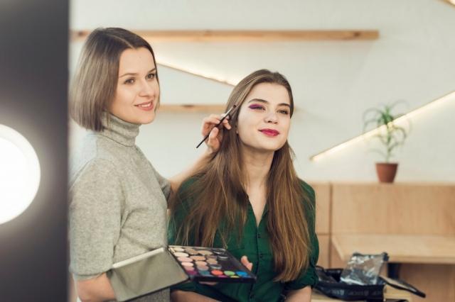 Top Makeup Academies in India - Discover the Best Training Courses